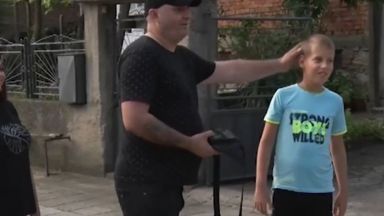 11 годишното момче което преди дни намери и върна на собствениците