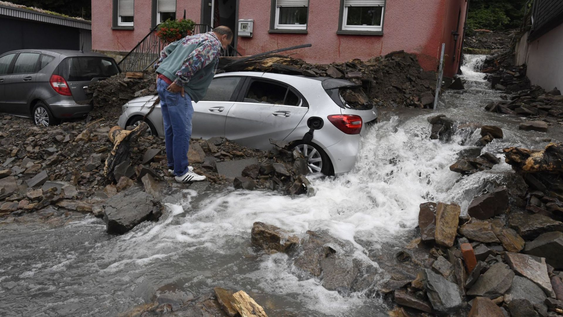 1 милион за жертвите на потопа - германски пенсионер засрами "Байерн Мюнхен"