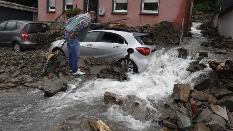 1 million for flood victims – German pensioner shames Bayern Munich