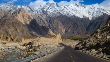 Шофиране с адреналин: Каракорумското шосе в Пакистан