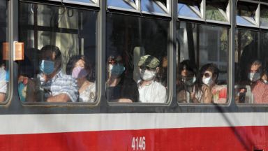 Още противоепидемични мерки в София: Задължителни маски в градския транспорт