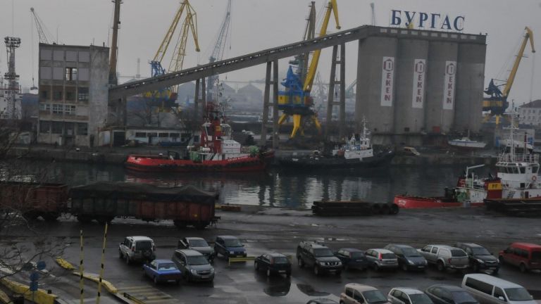 Епидемичен взрив от COVID-19 на кораб на пристанище Бургас констатираха