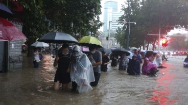 Проливни дъждове се изляха днес над централната китайска провинция Хънан