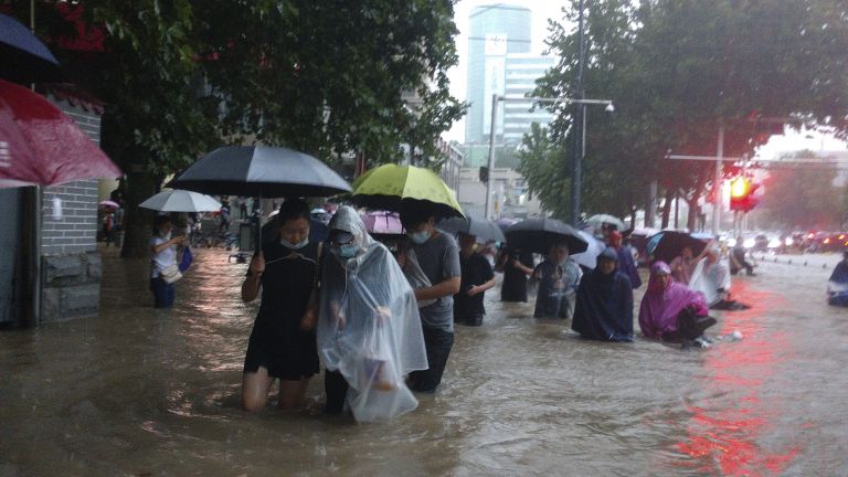 Floods in China: rivers overflow, plant explodes, dozens of cities flooded (video)