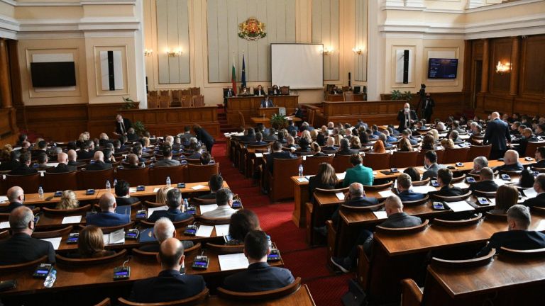 Парламентът изслушва днес премиера Стефан Янев за завареното от служебното