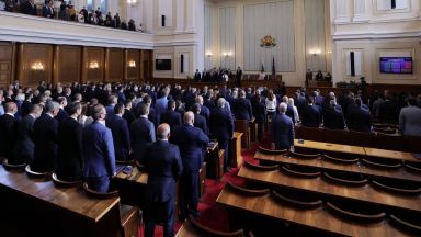 Депутатите отмениха лятната си ваканция без дебат и гласове "против"