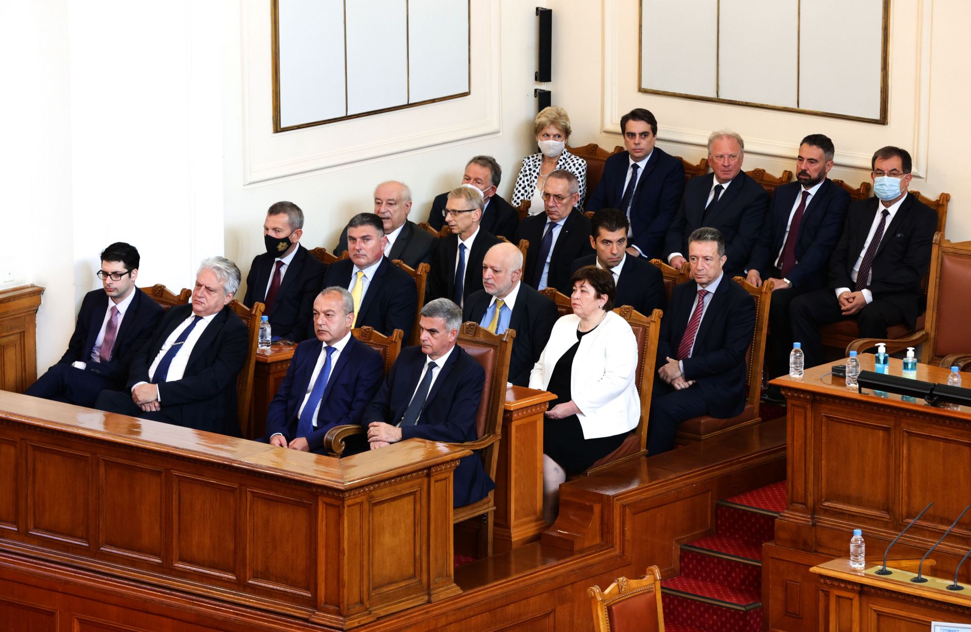 Членовете на служебния кабинет, начело с премиера Янев