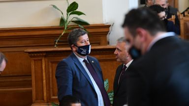 Парламентарната група на Демократична България ще обяви следващата седмица дали