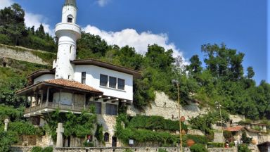 Репортерът Данко Хандрик пътува из България с добронамерен поглед Да