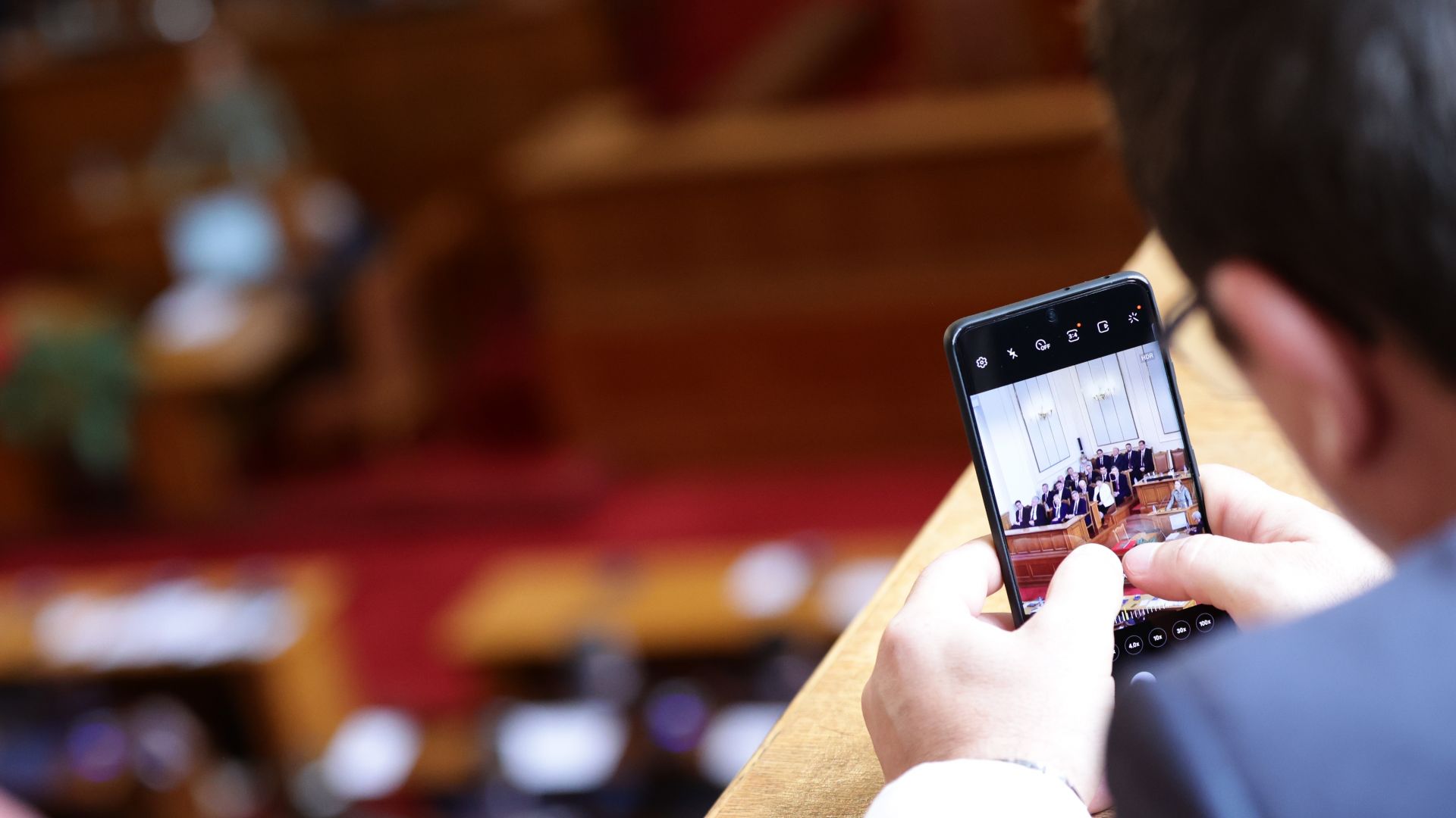 Правителството е с 4 пъти по-високо доверие от парламента