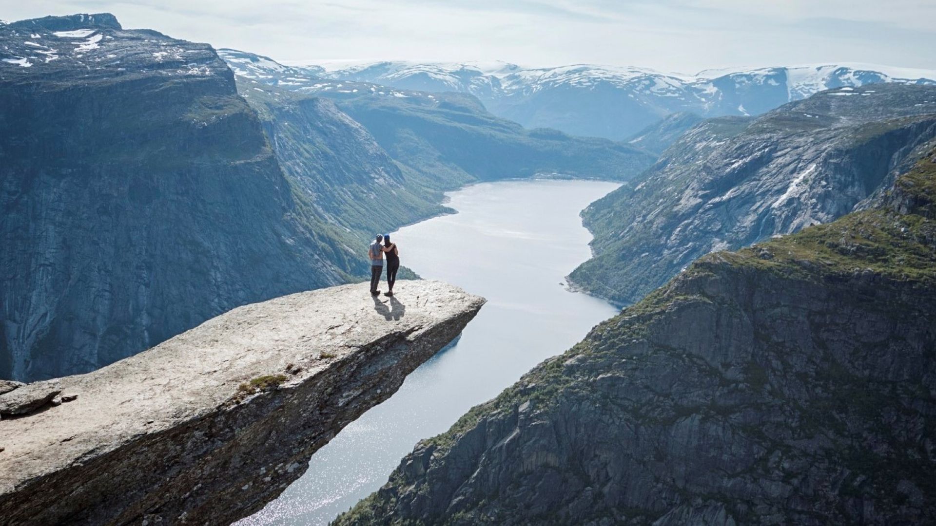 Най-прочутата скала в Норвегия става сватбена площадка