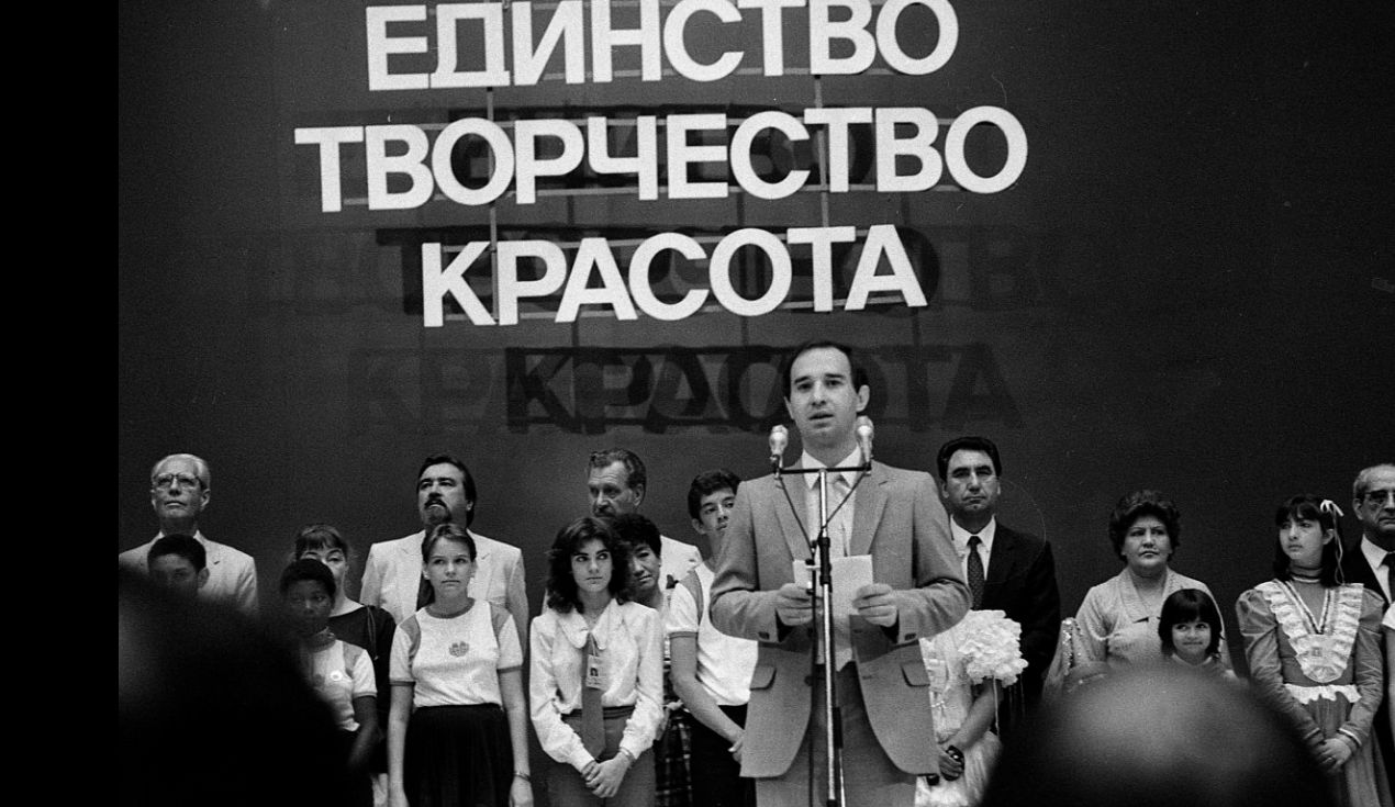 Юли 1985 г. Владимир Живков на асамблеята "Знаме на мира"
