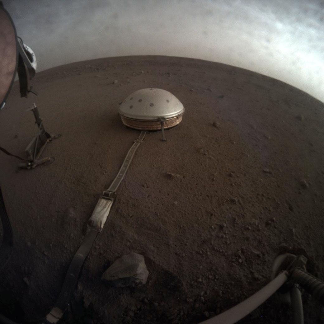 Облаци на Марс, заснети от сондата "ИнСайт"