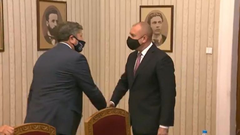 Консултациите с парламентарно представените партии и коалиции при президента Румен