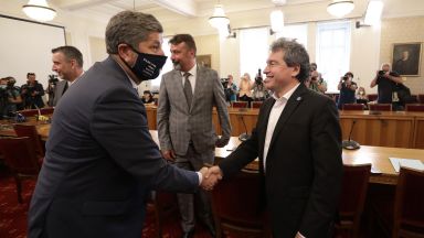 Проведохме конструктивни разговори Ние провеждаме разговори с политически партии излагаме