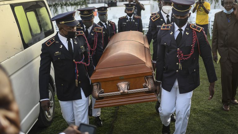 Убитият президент на Хаити Жовенел Моиз беше погребан днес -