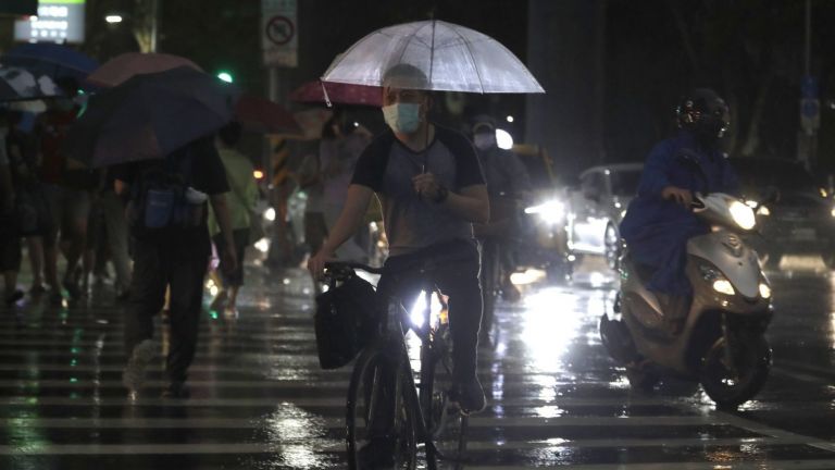 В Източен Китай заради приближаването на тайфуна Ин-фа бяха анулирани