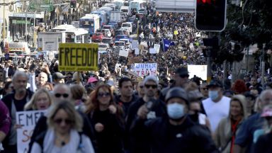 Няколко хиляди души излязоха по улиците на австралийските градове за
