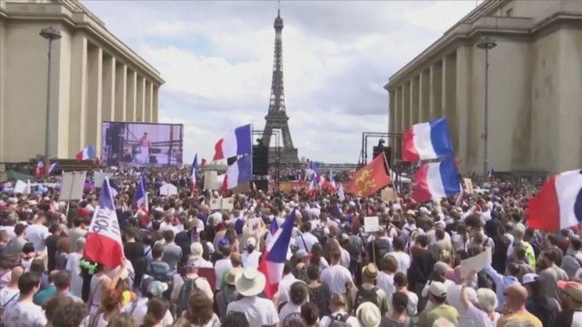 Демонстрации във Франция,  Австралия, Англия и Италия за антиковид ограничения, стигна се до сблъсъци 