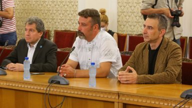 Сценаристите на Вечерното шоу на Слави Трифонов Ивайло Вълчев Филип Станев Станислав Балабанов Драгомир