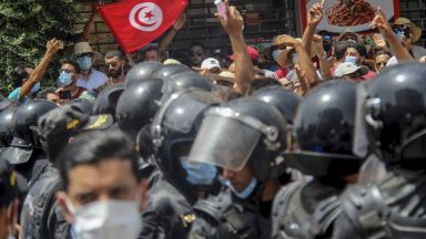 Президентът на Тунис Каис Сайед обяви снощи че суспендира парламента