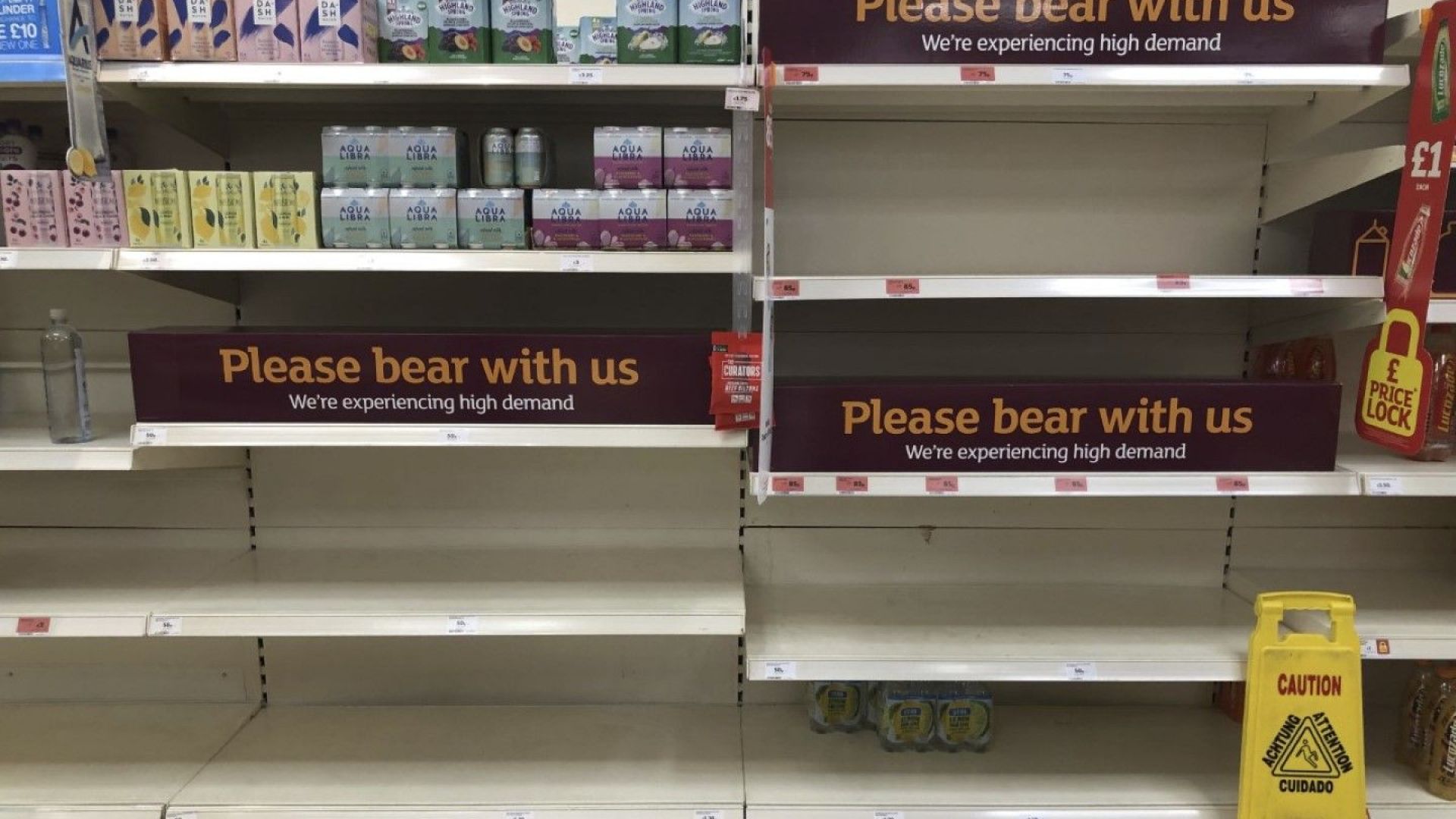 Пингдемия: Защо свършиха храните в магазините във Великобритания