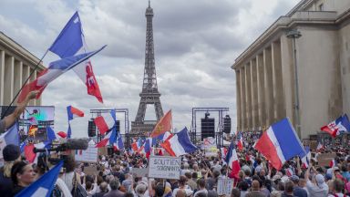  Ваксина против достъп, работа и заплата: Франция одобри още по-строг здравен пропуск 