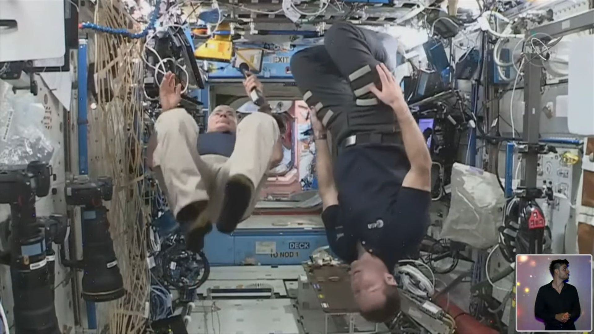 Астронавтите демонстрираха ефектите на микрогравитацията