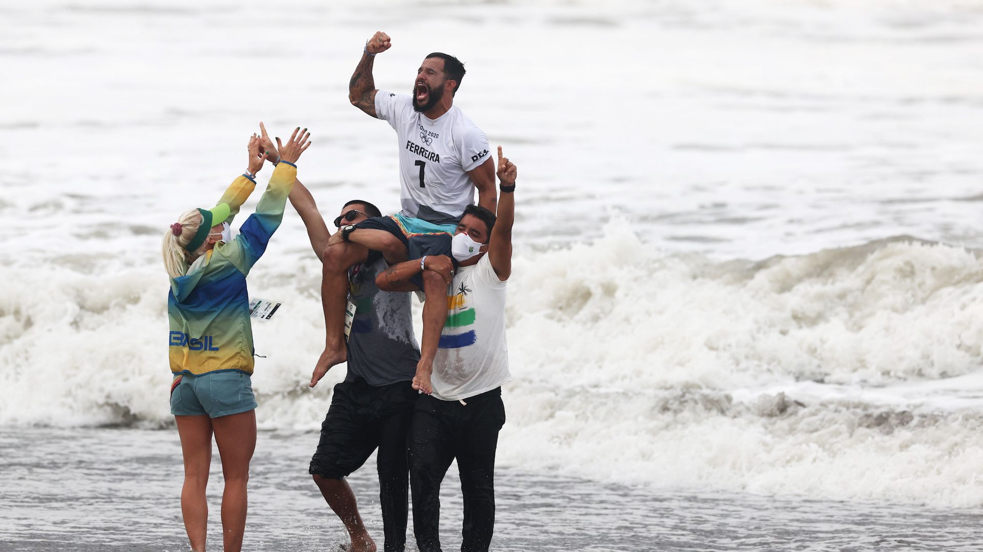 Бразилец е първият олимпийски шампион в сърфа