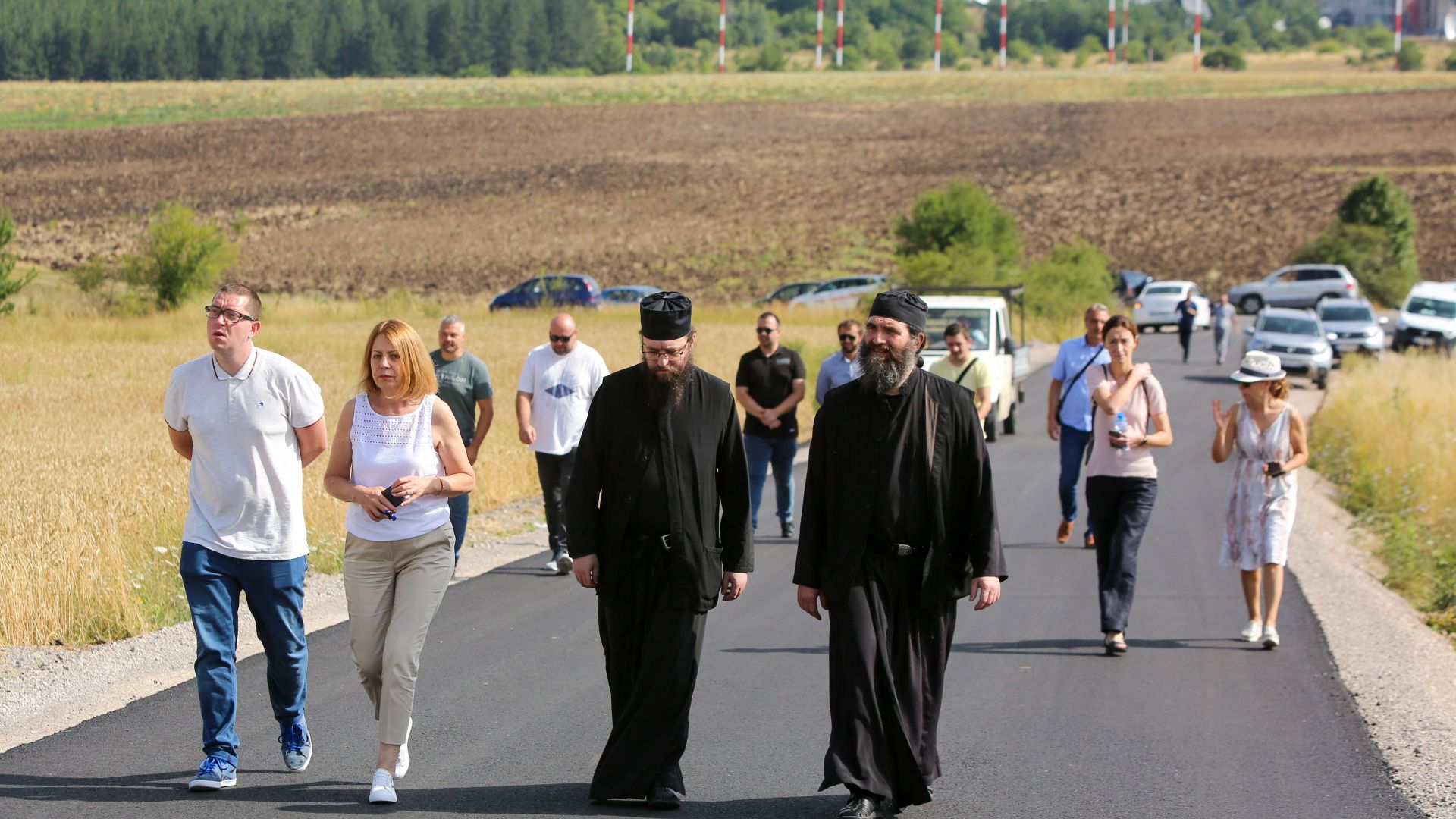 Фандъкова инспектира път: Не знам защо министър Пеканов води битка със Столична община (снимка)