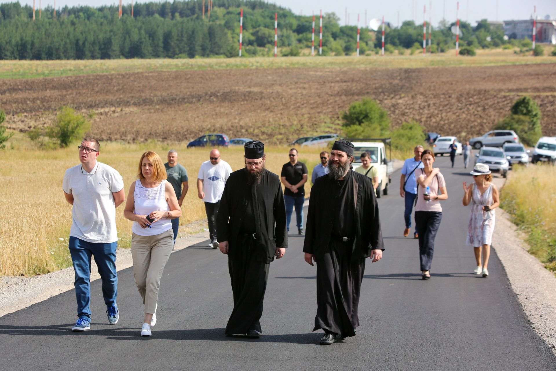 Йорданка Фандъкова инспектира строителните дейности на пътя към Дивотинския манастир "Света Троица“. Участъкът е с дължина от 1200 м.