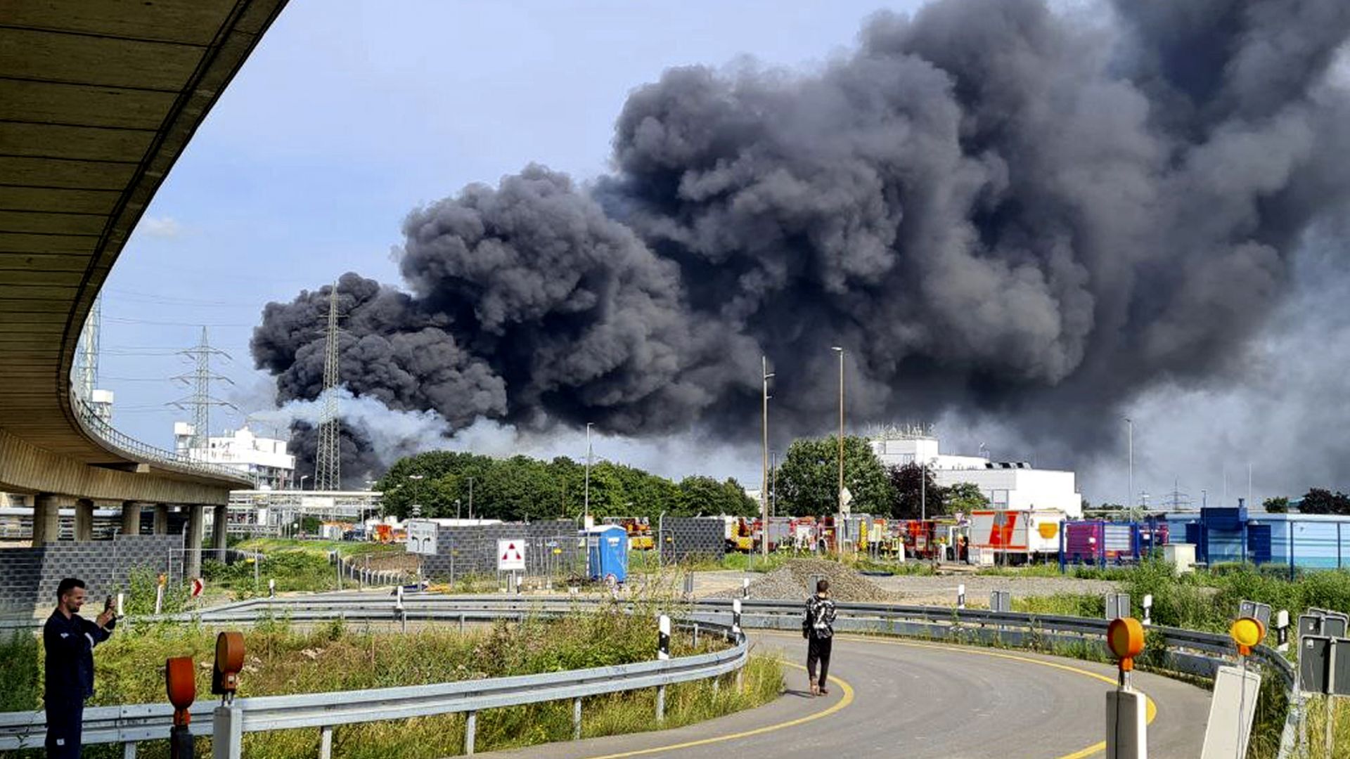 Предотвратиха втора експлозия в завода в Леверкузен