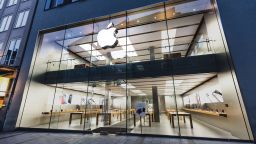 Apple започна масово преместване на служителите си от Русия в Киргизстан
