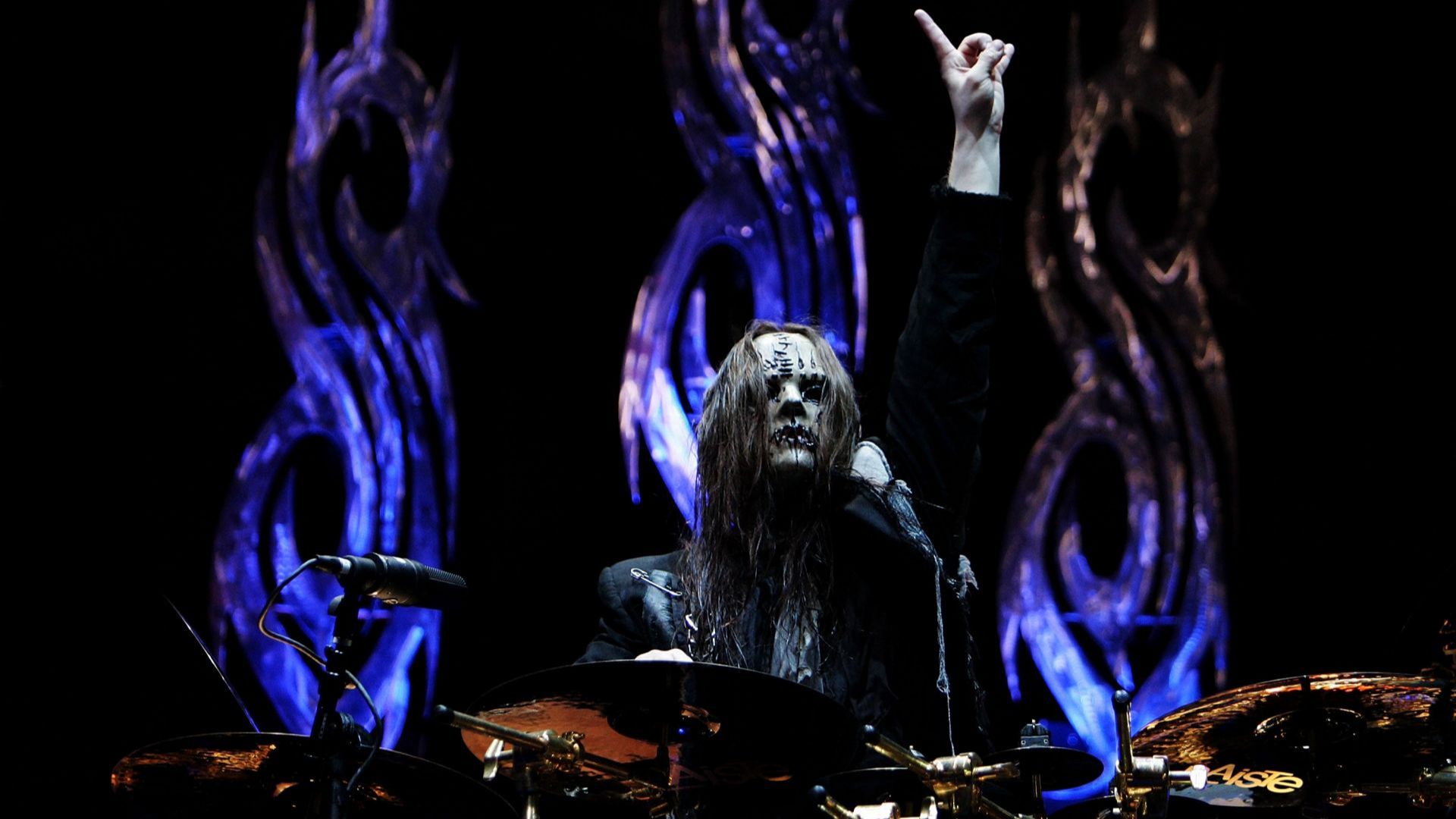 Бившият барабанист и съосновател на групата Slipknot Джоуи Джордисън почина на 46 години