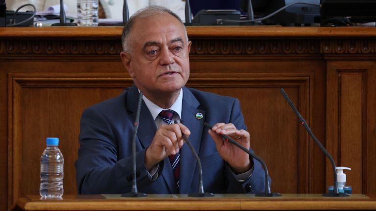 Депутатът от ИТН Иво Атанасов поиска пред пленарната зала Атанас