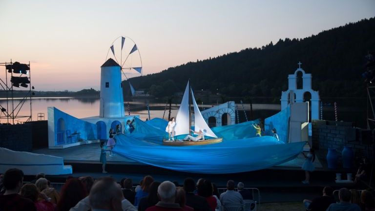 Mamma Mia! на лятната сцена на езерото Панчарево