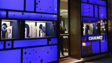 Въоръжен ограби емблематичната за френската столица бижутерия Шоме край Шанз Елизе