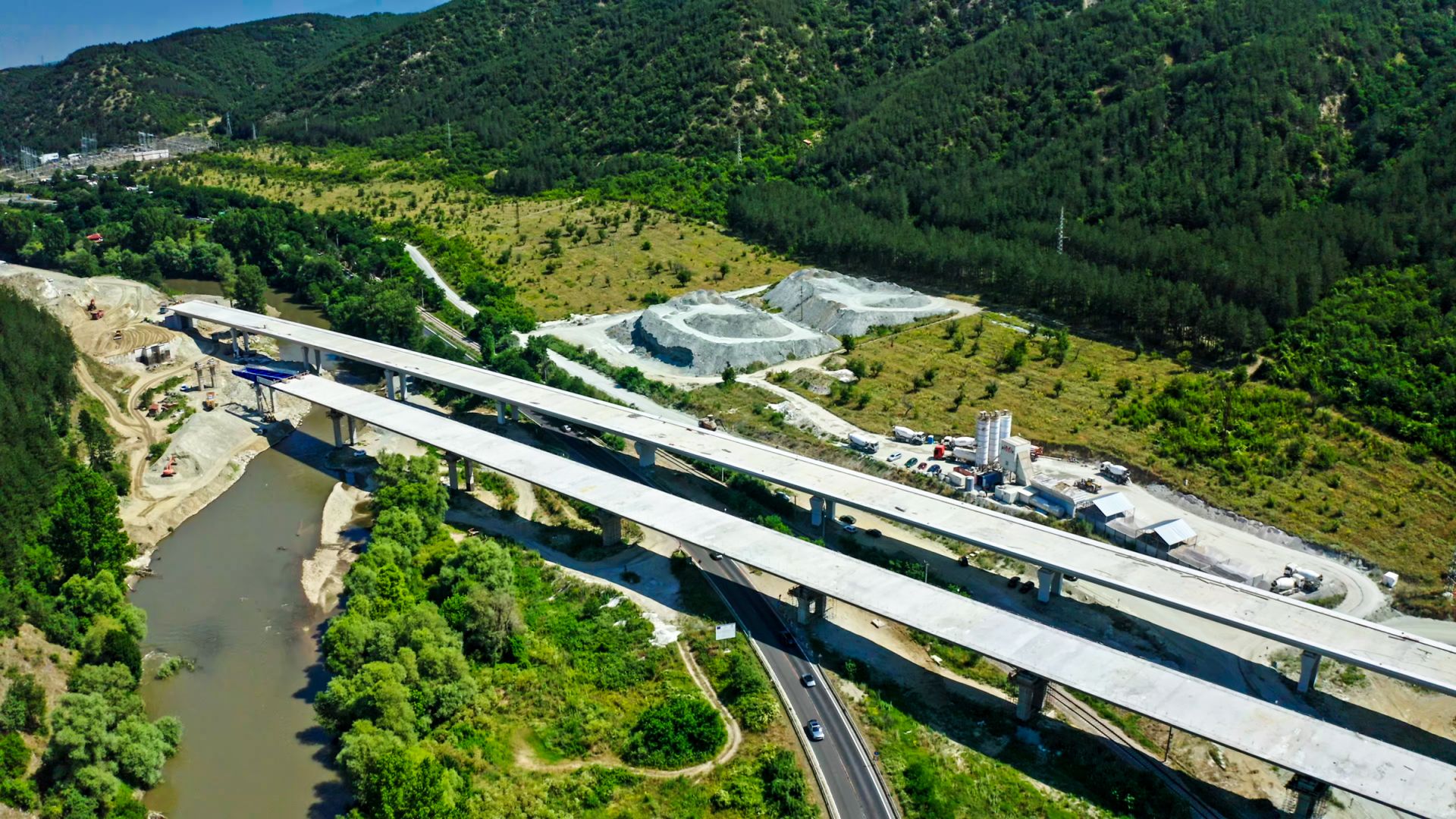 75 процента от строителството на магистрала „Струма“ при тунел „Железница“ е изпълнено