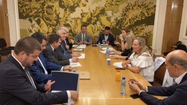 Разговорите преминаха в абсолютно конструктивен дух Това каза Любомир Каримански