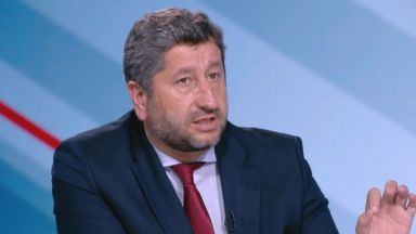 Лидерът на Демократична България Христо Иванов заяви категорично че Има