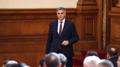 В парламента започна блицконтрол на министър председателя Стефан Янев и неговите