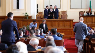 Парламентът изслуша днес премиера Стефан Янев за завареното от служебното