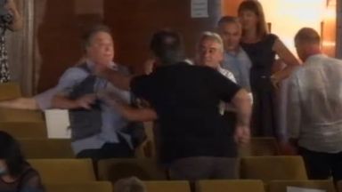 Общински съветници се сбиха в местния парламент на Шумен (видео)