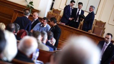 След близо седмица преговарящите партии на промяната се скараха Още