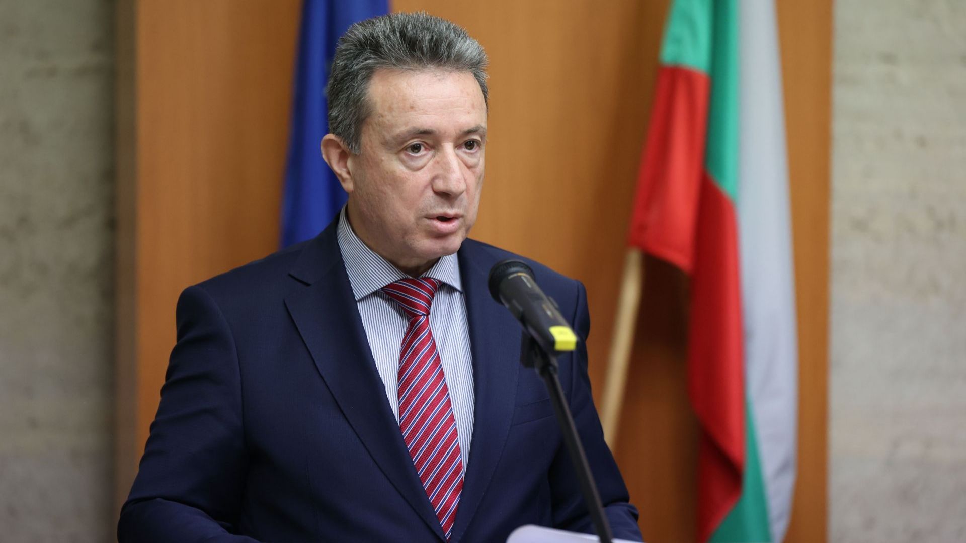 Янаки Стоилов внася законопроект за премахване на "инвестиционното гражданство"