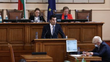 Кирил Петков обясни защо адвокатска кантора е обслужвала ББР за 8000 евро на месец
