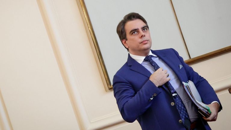 Асен Василев: Може да има още лица, включени в списъка „Магнитски“