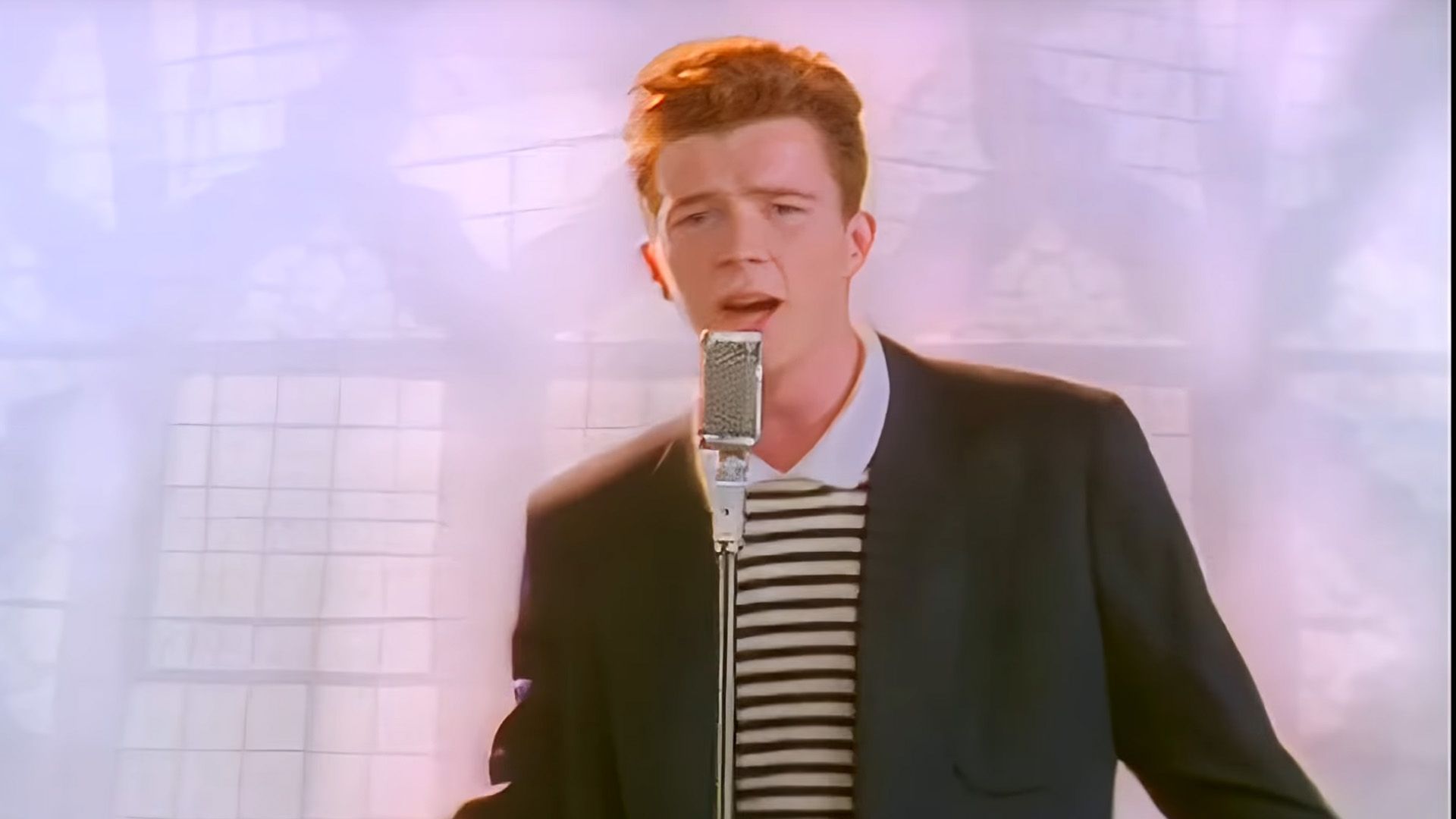Заради шега: Клипът към песента "Never Gonna Give You Up" на Рик Астли