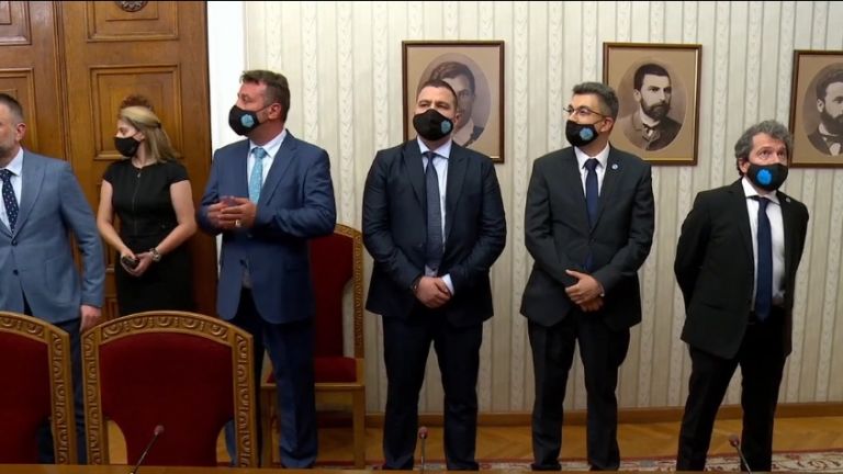 Президентът Румен Радев връчи първия проучвателен мандат за съставяне на