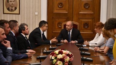 От партия Има такъв народ връщат изпълнения мандат на президента